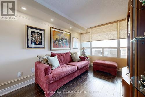 512 - 11 Townsgate Drive, Vaughan, ON - Indoor Photo Showing Living Room