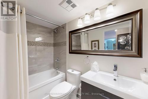 512 - 11 Townsgate Drive, Vaughan, ON - Indoor Photo Showing Bathroom