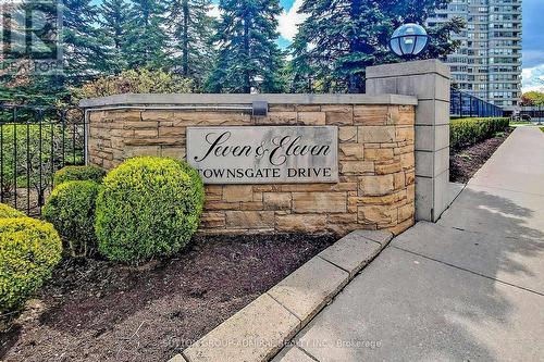 512 - 11 Townsgate Drive, Vaughan, ON - Outdoor