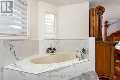 144 Claremont Lane, Vaughan, ON - Indoor Photo Showing Bathroom
