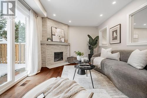 29 Canterbury Court, Richmond Hill, ON - Indoor Photo Showing Living Room With Fireplace