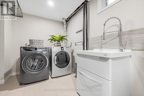 29 Canterbury Court, Richmond Hill, ON - Indoor Photo Showing Laundry Room