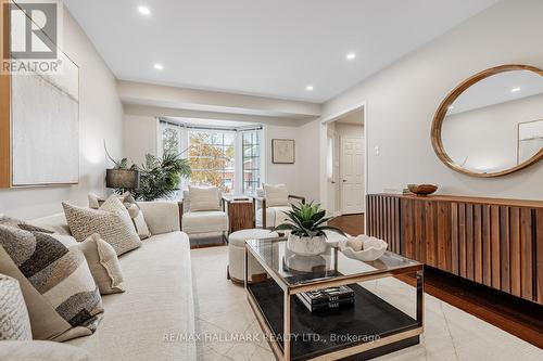 29 Canterbury Court, Richmond Hill, ON - Indoor Photo Showing Living Room