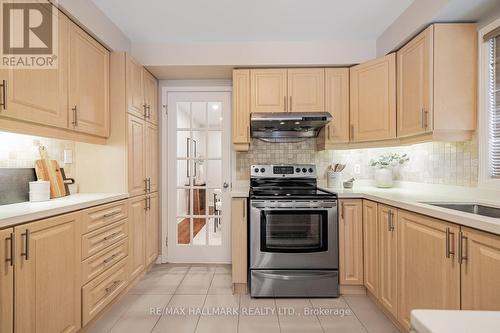 29 Canterbury Court, Richmond Hill, ON - Indoor Photo Showing Kitchen
