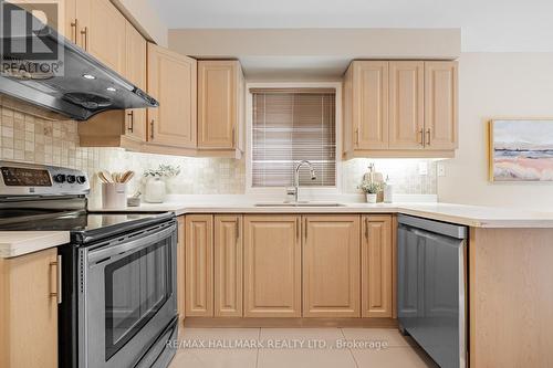 29 Canterbury Court, Richmond Hill, ON - Indoor Photo Showing Kitchen