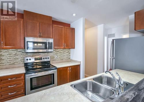 25 - 318 Little Avenue, Barrie, ON - Indoor Photo Showing Kitchen With Double Sink