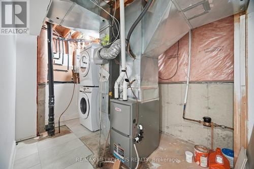 43 El Camino Way, Brampton, ON - Indoor Photo Showing Laundry Room