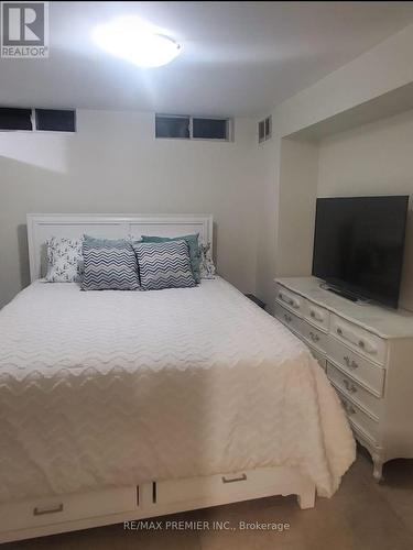 5272 Brookwood Court, Mississauga, ON - Indoor Photo Showing Bedroom