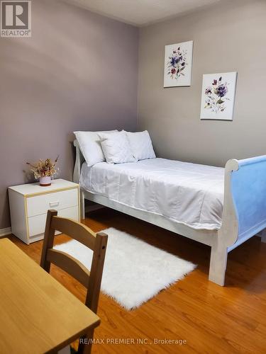 5272 Brookwood Court, Mississauga, ON - Indoor Photo Showing Bedroom