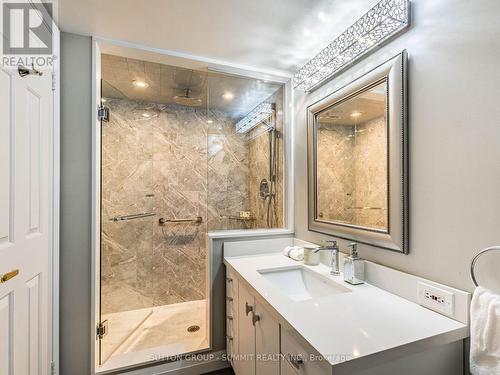 1507 - 55 Kingsbridge Garden Circle, Mississauga, ON - Indoor Photo Showing Bathroom