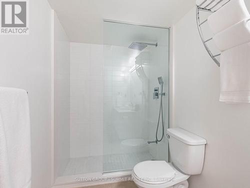 1507 - 55 Kingsbridge Garden Circle, Mississauga, ON - Indoor Photo Showing Bathroom