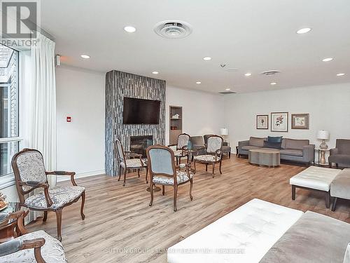 1507 - 55 Kingsbridge Garden Circle, Mississauga, ON - Indoor Photo Showing Living Room