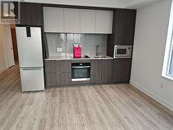 2204 - 395 SQUARE ONE DRIVE  Mississauga, ON L5B 0P6