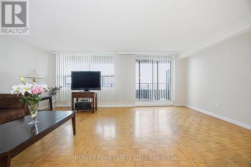 1008 - 511 The West Mall, Toronto, ON - Indoor Photo Showing Living Room