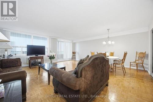 1008 - 511 The West Mall, Toronto, ON - Indoor Photo Showing Living Room