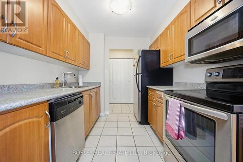 1008 - 511 The West Mall, Toronto, ON - Indoor Photo Showing Kitchen