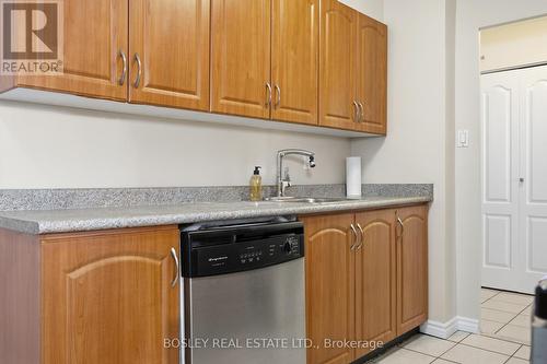1008 - 511 The West Mall, Toronto, ON - Indoor Photo Showing Kitchen
