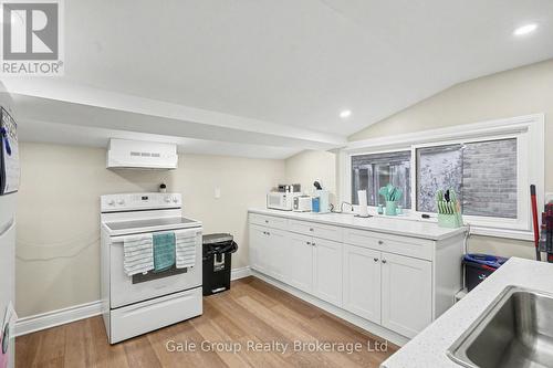 27 Oxford Street W, Blandford-Blenheim (Drumbo), ON - Indoor Photo Showing Kitchen