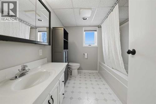 15 26534 Township Road 384, Rural Red Deer County, AB - Indoor Photo Showing Bathroom