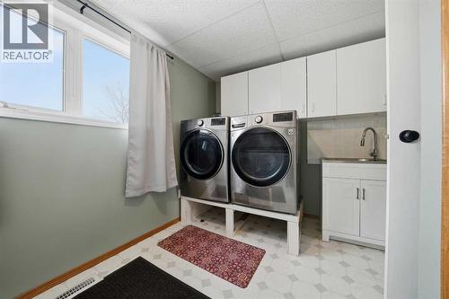 15 26534 Township Road 384, Rural Red Deer County, AB - Indoor Photo Showing Laundry Room