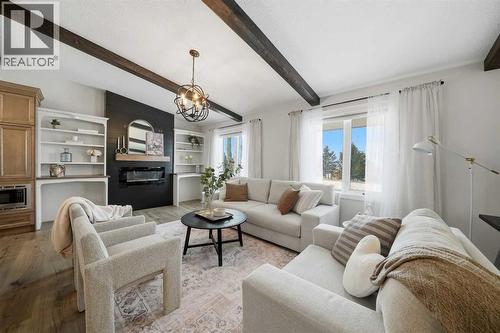 15 26534 Township Road 384, Rural Red Deer County, AB - Indoor Photo Showing Living Room