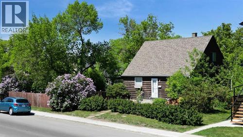 7620 34 Avenue Nw, Calgary, AB 