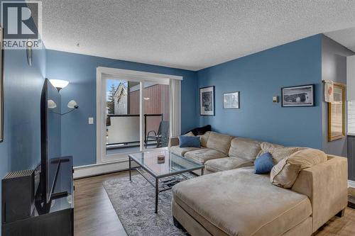 202, 1915 26 Street Sw, Calgary, AB - Indoor Photo Showing Living Room
