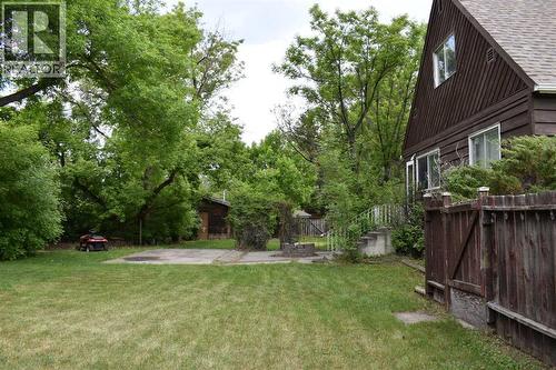 7616 34 Avenue Nw, Calgary, AB - Outdoor