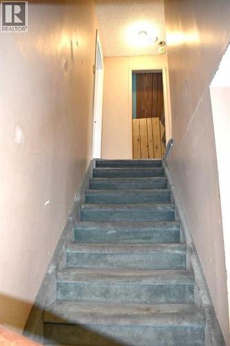 7616 34 Avenue Nw, Calgary, AB - Indoor Photo Showing Other Room