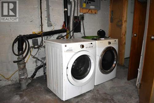 7616 34 Avenue Nw, Calgary, AB - Indoor Photo Showing Laundry Room