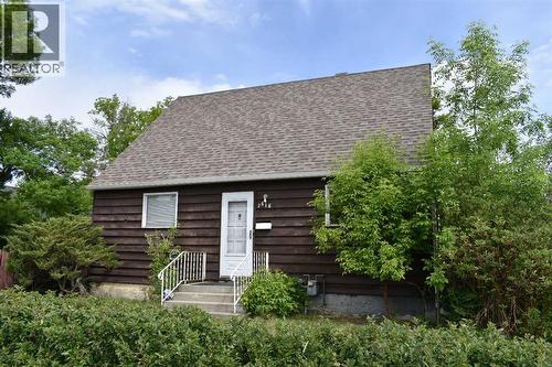 7616 34 Avenue Nw, Calgary, AB - Outdoor