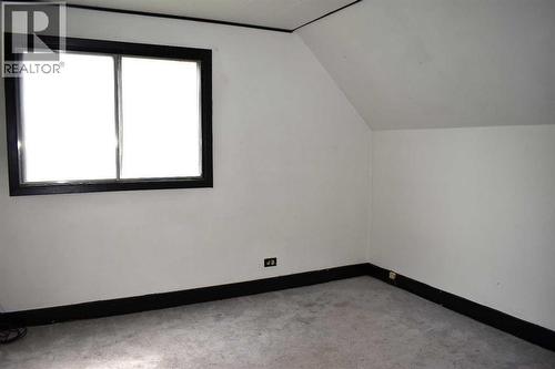 7616 34 Avenue Nw, Calgary, AB - Indoor Photo Showing Other Room