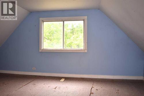 7616 34 Avenue Nw, Calgary, AB - Indoor Photo Showing Other Room