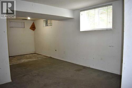 7616 34 Avenue Nw, Calgary, AB - Indoor