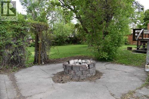 7616 34 Avenue Nw, Calgary, AB - Outdoor