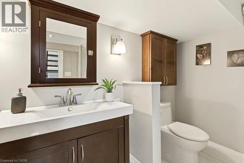 158 Ewen Road, Hamilton, ON - Indoor Photo Showing Bathroom