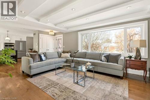 158 Ewen Road, Hamilton, ON - Indoor Photo Showing Living Room