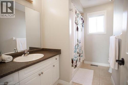 18 Gaal Court, Brantford, ON - Indoor Photo Showing Bathroom