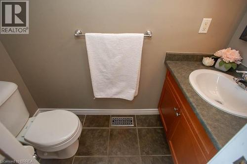 18 Gaal Court, Brantford, ON - Indoor Photo Showing Bathroom