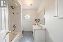 157 Billingsley Cres- Washroom - 
