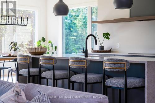 147 Blue Jay Crescent, Grey Highlands, ON - Indoor Photo Showing Dining Room