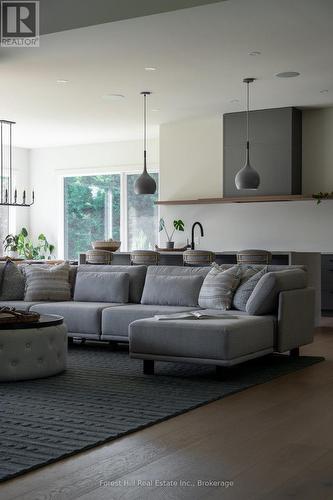147 Blue Jay Crescent, Grey Highlands, ON - Indoor Photo Showing Living Room