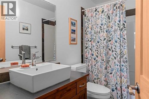 1712 11Th Avenue, Canmore, AB - Indoor Photo Showing Bathroom