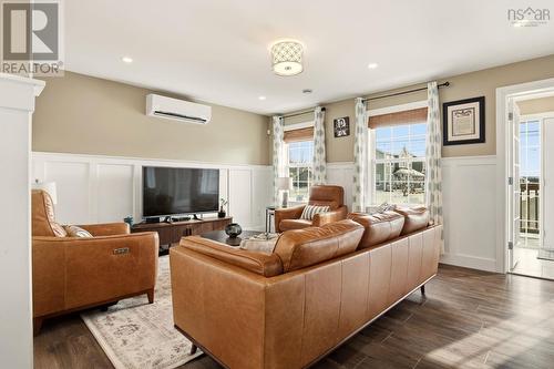 18 Claude Court, Enfield, NS - Indoor Photo Showing Living Room