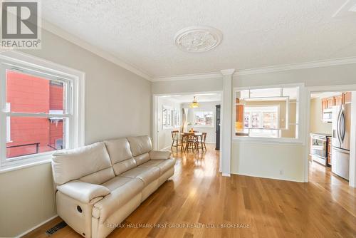 370 Stone Street S, Gananoque, ON - Indoor Photo Showing Living Room