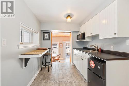 370 Stone Street S, Gananoque, ON - Indoor Photo Showing Kitchen