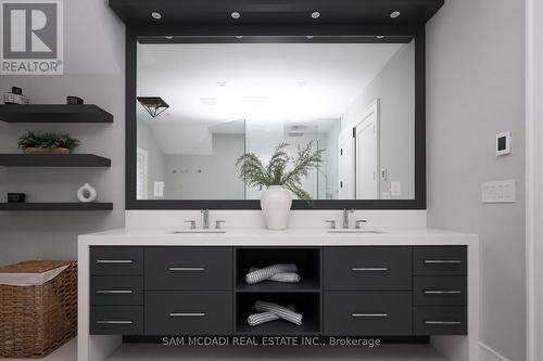 231 Wedgewood Drive, Oakville, ON - Indoor Photo Showing Bathroom