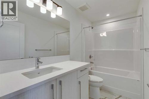 646 Rangeview Street Se, Calgary, AB - Indoor Photo Showing Bathroom