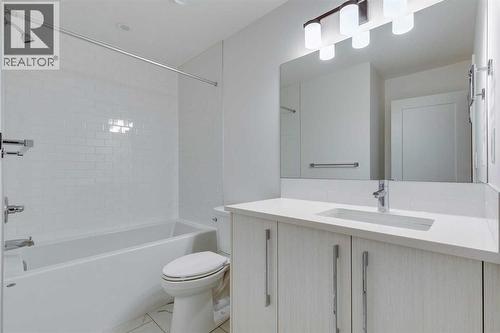 646 Rangeview Street Se, Calgary, AB - Indoor Photo Showing Bathroom