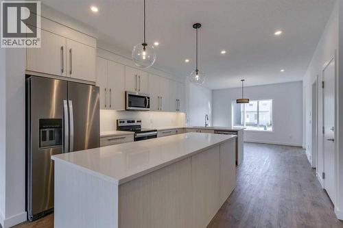 646 Rangeview Street Se, Calgary, AB - Indoor Photo Showing Kitchen With Stainless Steel Kitchen With Upgraded Kitchen